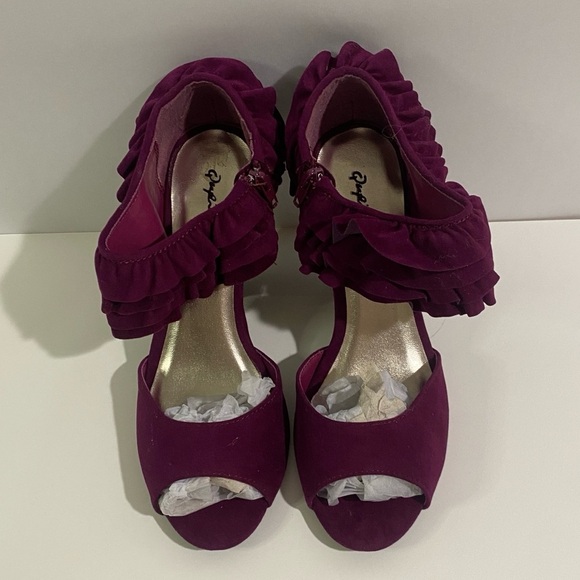 Qupid Women's 7.5 Purple Ruffled Heels - Picture 1 of 8